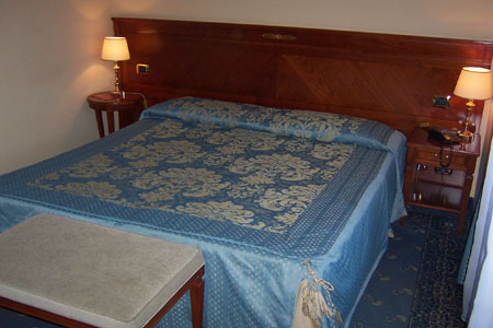 Single Room - Breakfast Included