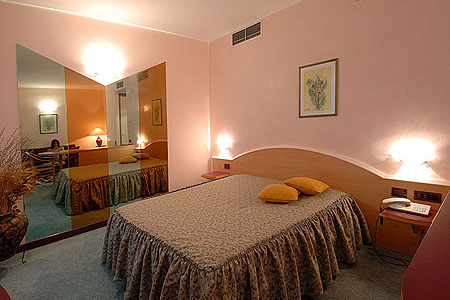 Single Room - Breakfast Included