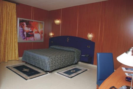 Single room-Break Inc.