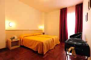 Vierbettzimmer mit Fr�hst�ck