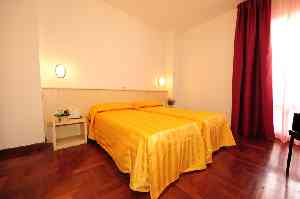 Einzelzimmer mit Fr�hst�ck