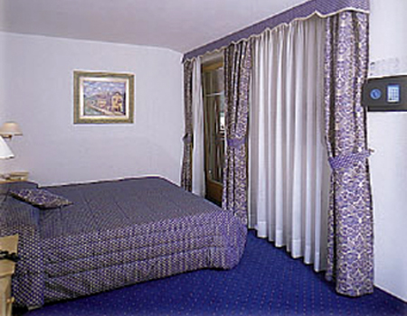  Single Room - Break Incl.