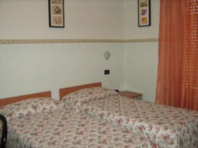 Single Room - Breakfast Included