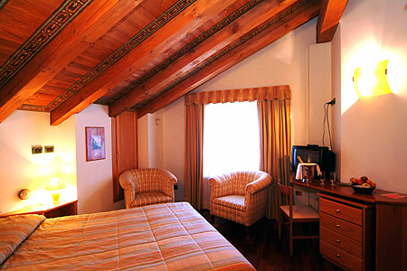 Single Room - Breakfast Included