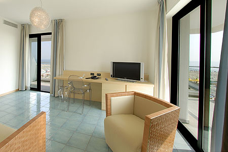 Double Room-Break Inc.